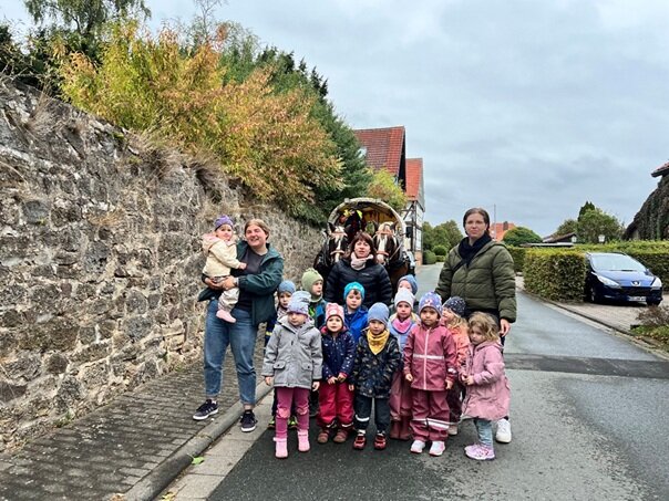 Regenbogen-Gruppe beim Ausflug